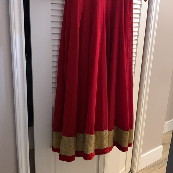 Red chiffon Anarkali with beautiful gold detailing design - Picture 4 of 6